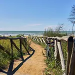 Lovely Flat Next To The Beach-beahost Бібіоне